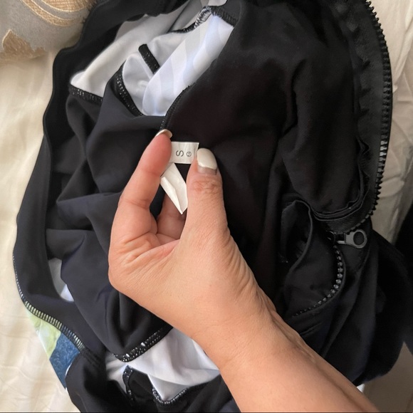 Short sleeve one piece bathing suit - Picture 2 of 3